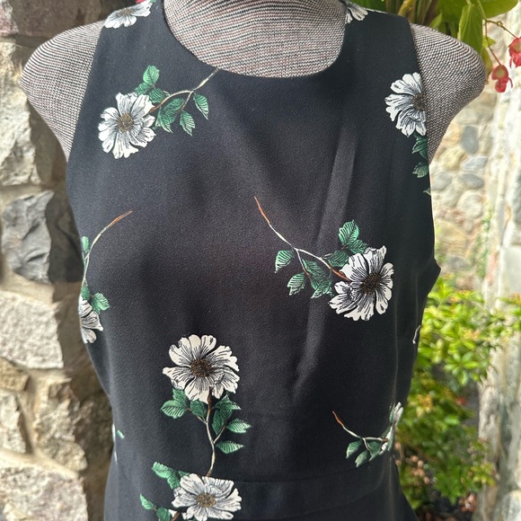 Banana Republic pretty black and white floral print sleeveless dress, size 8 - Picture 8 of 10